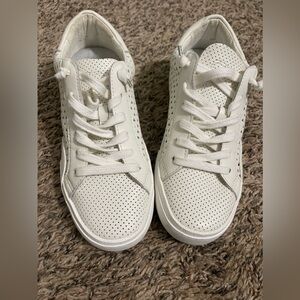 Dolce Vita sneakers (brand new)